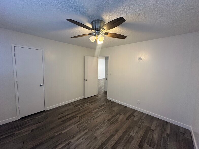 Building Photo - 1001 N Gay St