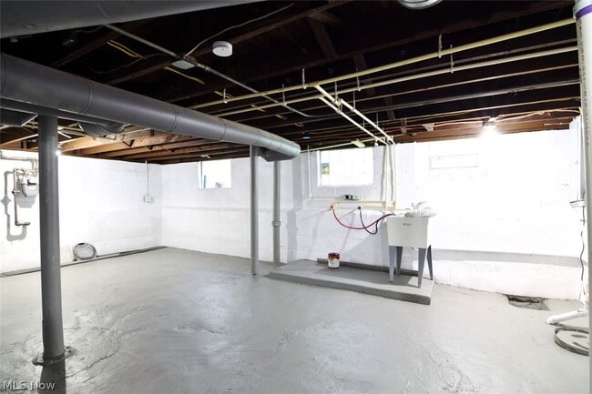 Building Photo - 3369 E 139th St