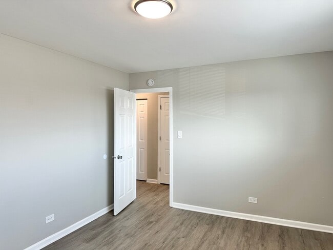 Building Photo - 1721 E Roosevelt Rd