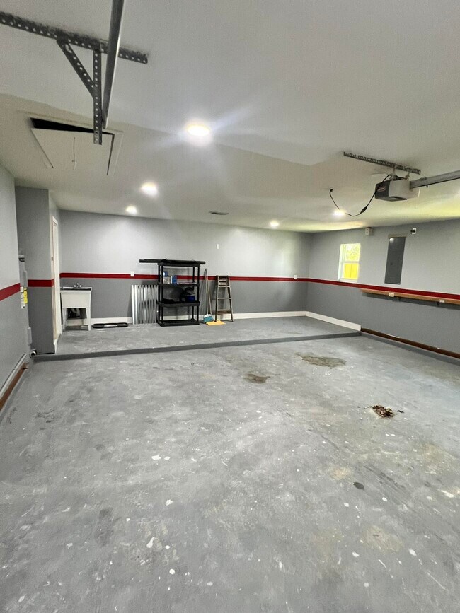 Building Photo - 2301 SE Lennard Rd