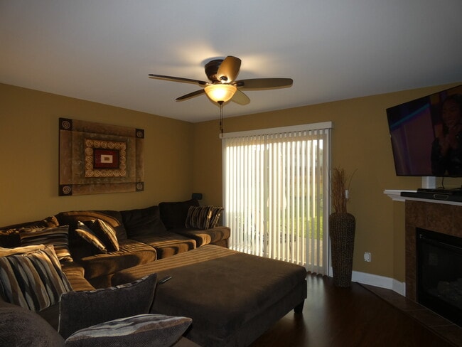 Building Photo - 627 N Edgemere Dr
