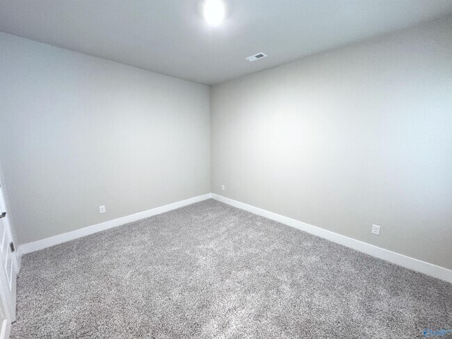 Building Photo - 7517 Doris Ruth Ln SE