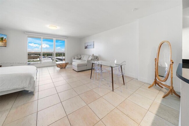 Building Photo - 2301 Collins Ave