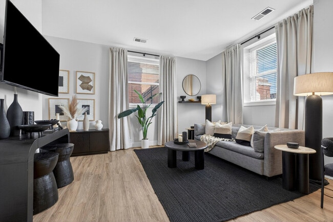 Building Photo - 1424 N Park Pl