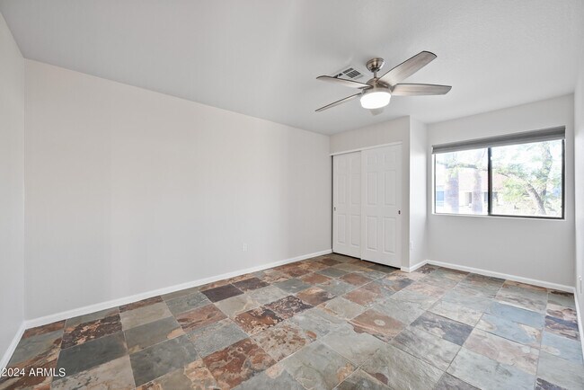 Building Photo - 1831 E La Jolla Dr