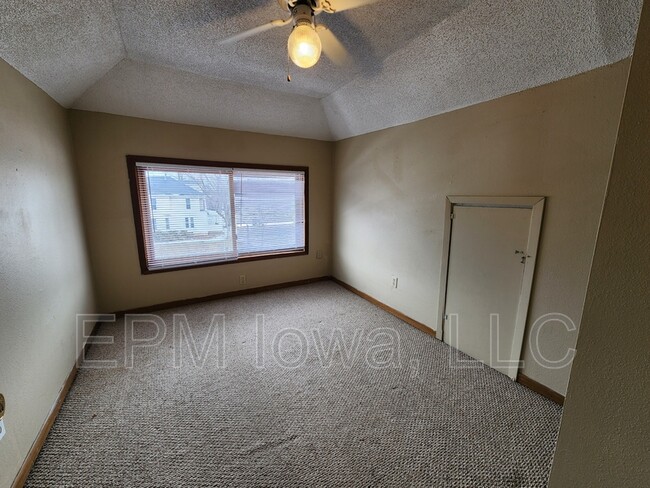 Building Photo - 604 1/2 West Seerley Boulevard