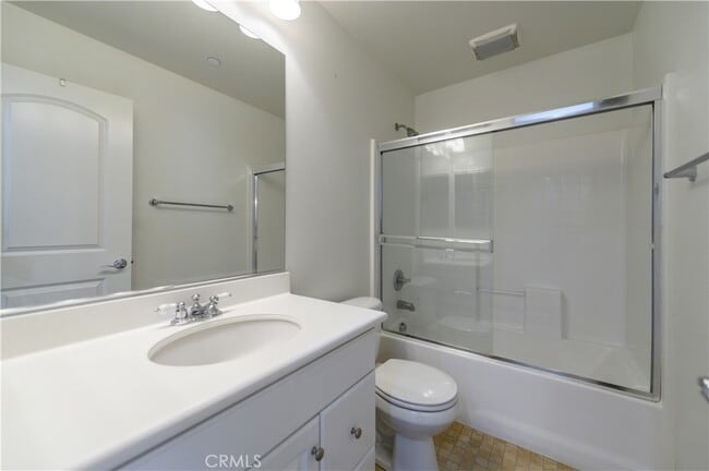 Building Photo - 31 Quartet-