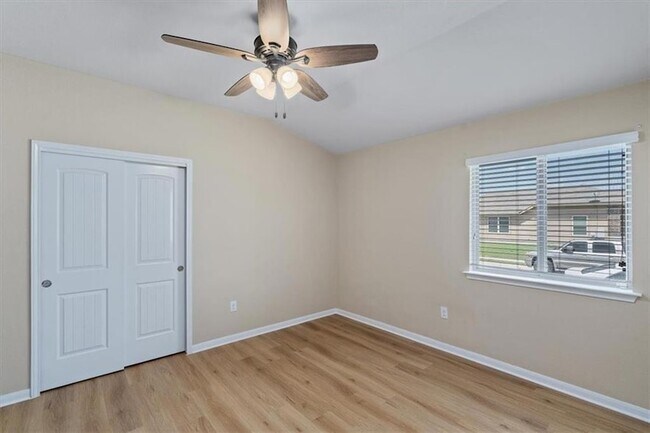 Building Photo - 519 Pinnacle Dr