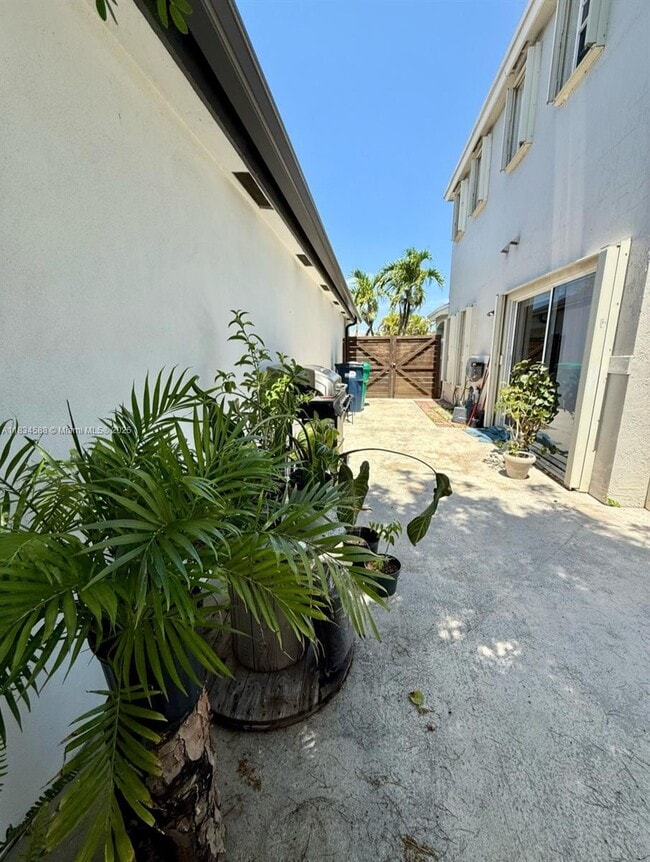 Building Photo - 16262 SW 139th Ct