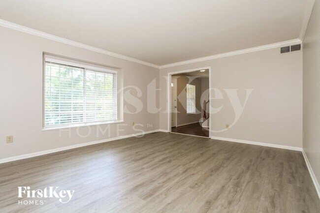 Building Photo - 6015 Sovereign Dr