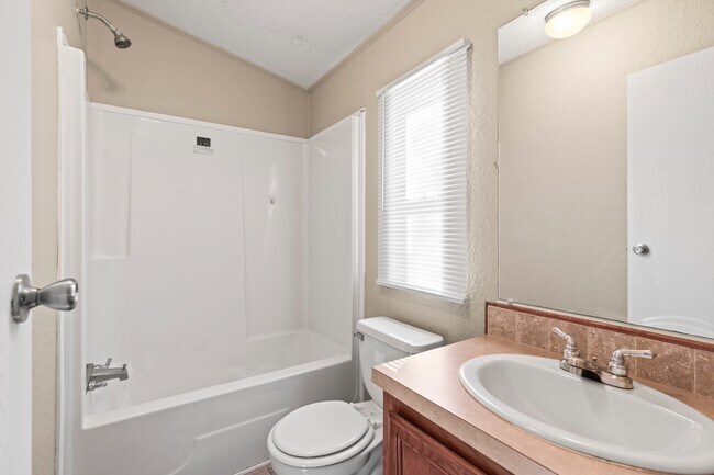 Building Photo - 15704 Country Way