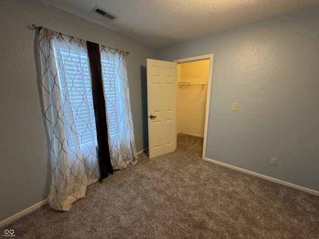 Building Photo - 4631 W Smith Valley Rd