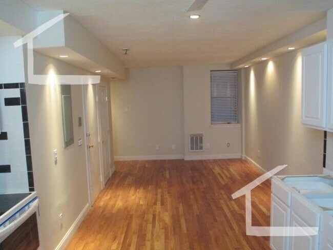 Building Photo - 49 Westland Ave