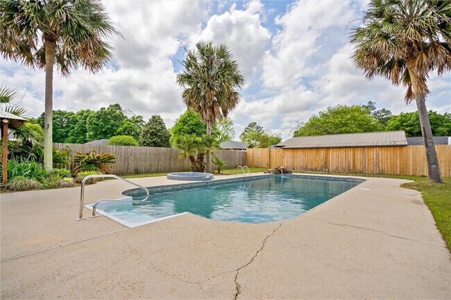 Building Photo - 3709 Seleste Dr