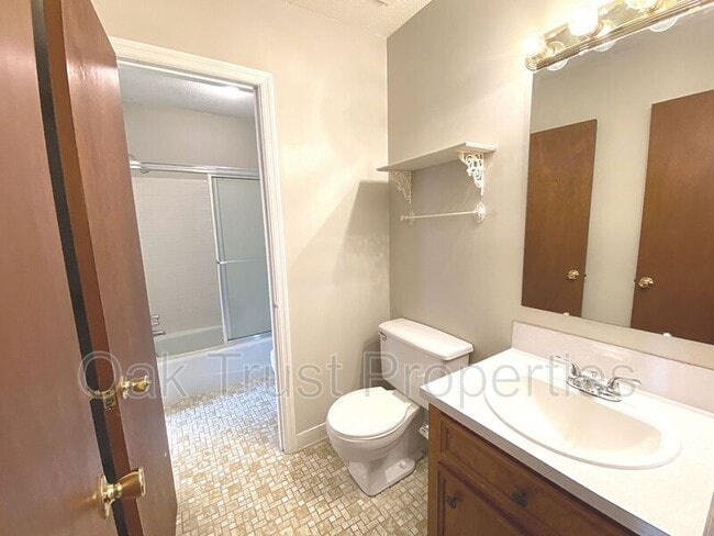 Building Photo - 4428 N Shirley Dr