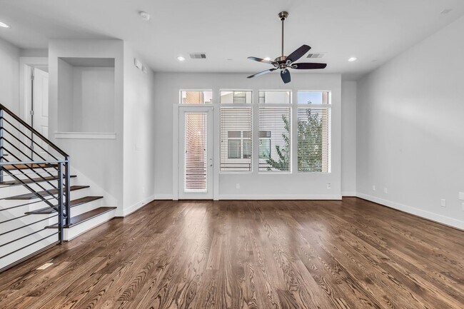 Building Photo - 1724 Ovid St