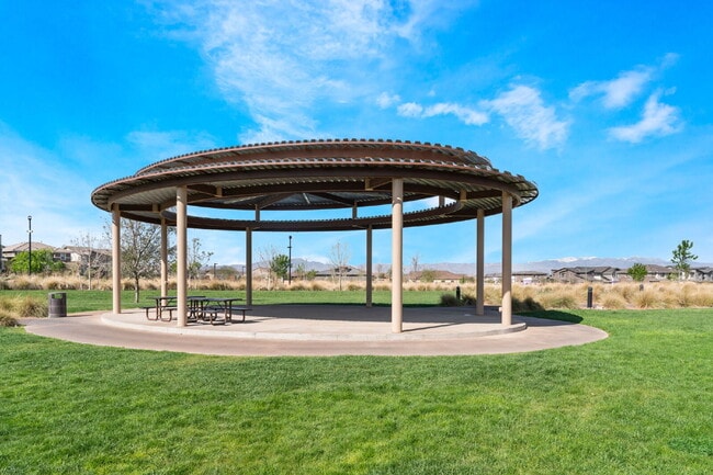 Building Photo - 3 Bedroom Townhome for Rent in Cadence Henderson | Solar Home | Master-Planned Community Near Las...