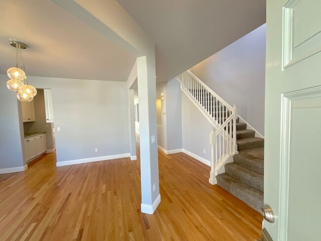 Building Photo - 6 Bedroom Home Available Near North Gate B...