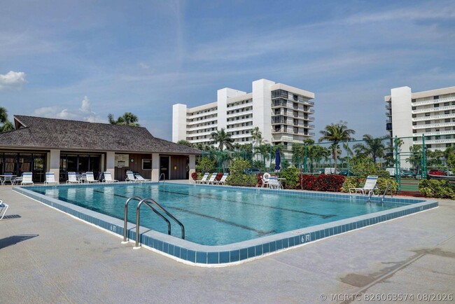 Building Photo - 5061 N Hwy A1A