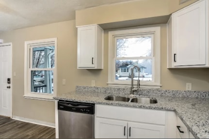 Building Photo - 4015 5th Ave S