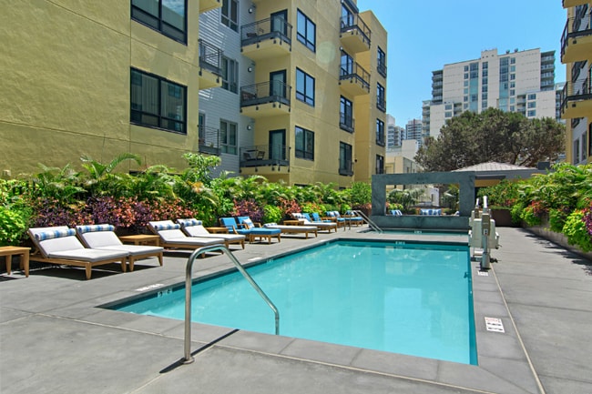 Building Photo - 889 Date St