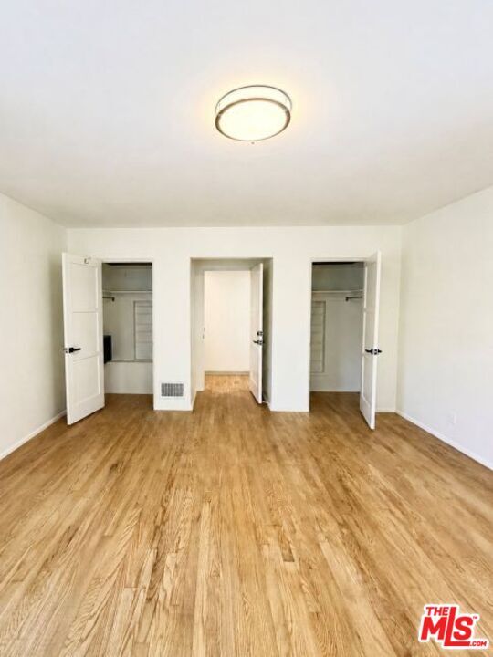 Building Photo - 341 S Rodeo Dr