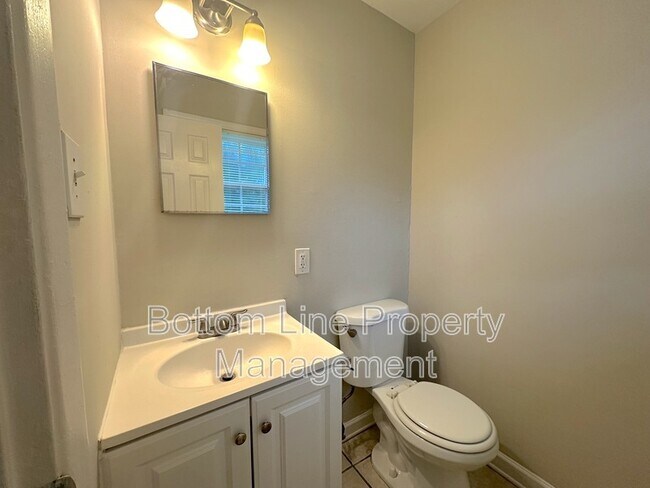 Building Photo - 1713 Longleaf Dr
