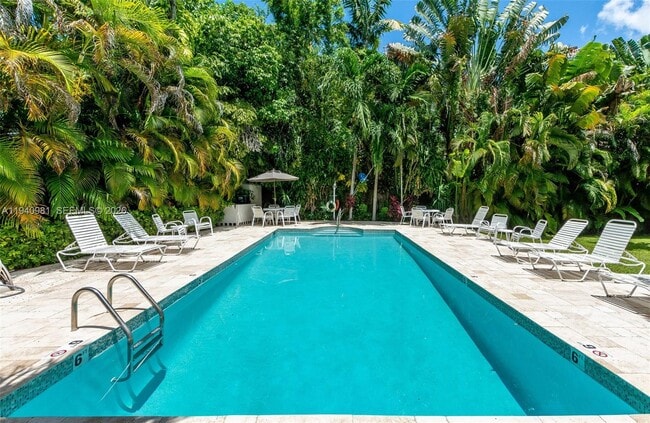 Building Photo - 2945 Bridgeport Ave