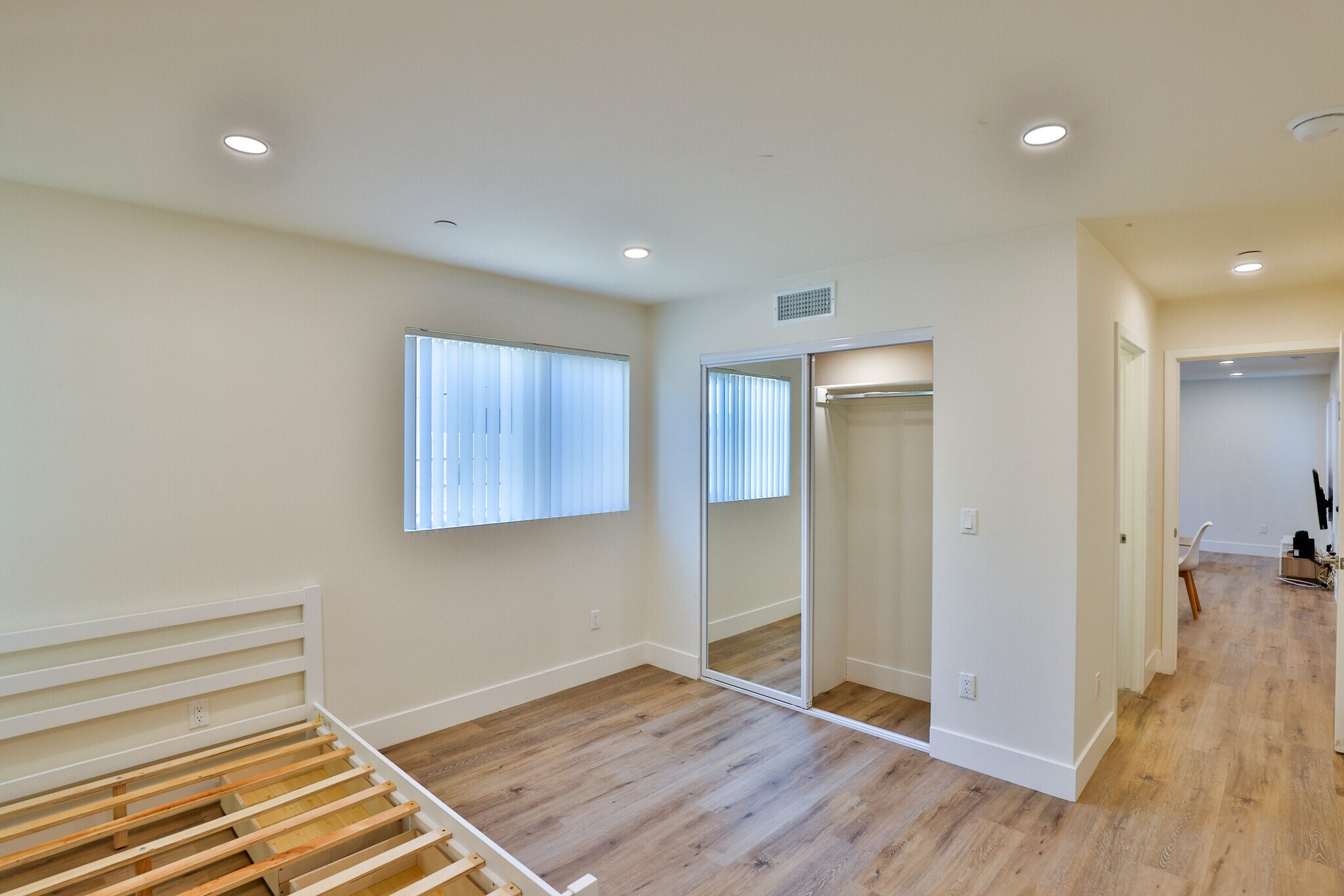 Building Photo - 1164 W 37th Pl