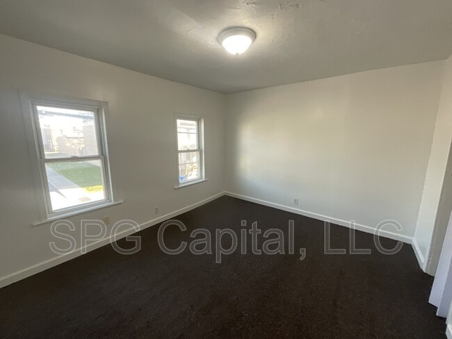 Building Photo - 466 W College Ave