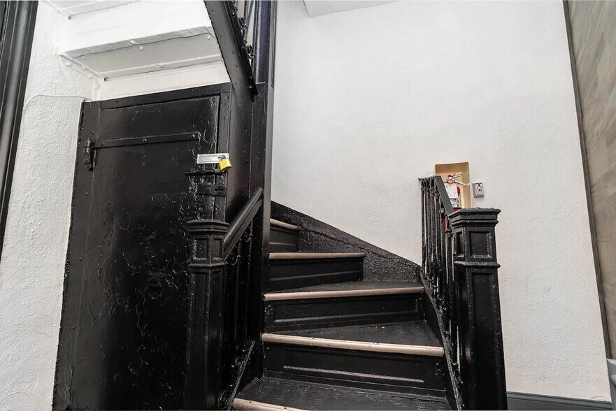 Building Photo - 19 Clark St