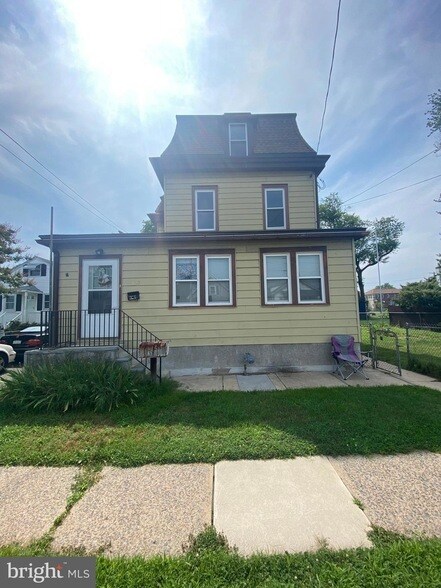 Building Photo - 127 Saude Ave