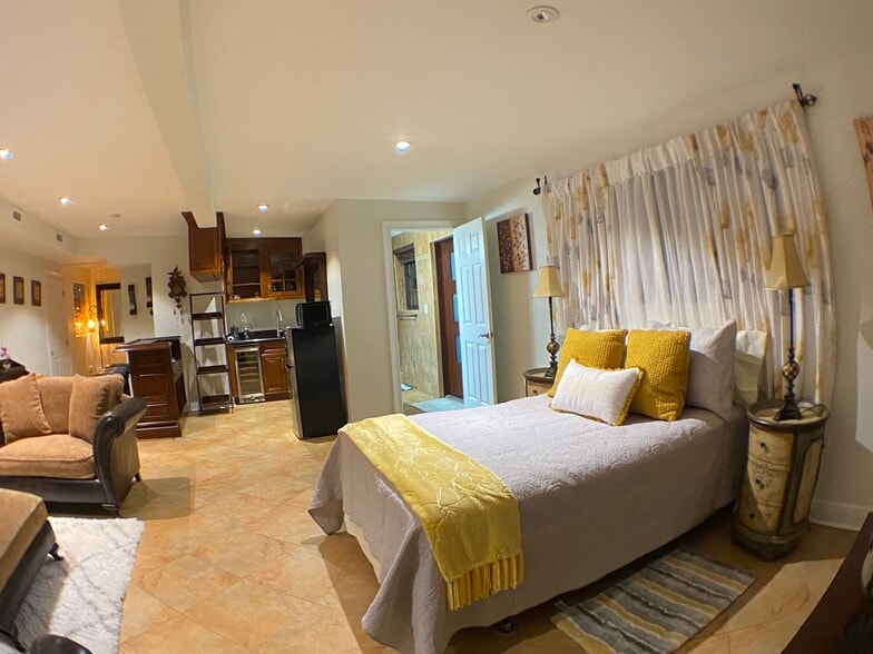 Building Photo - 13450 SW 5th St