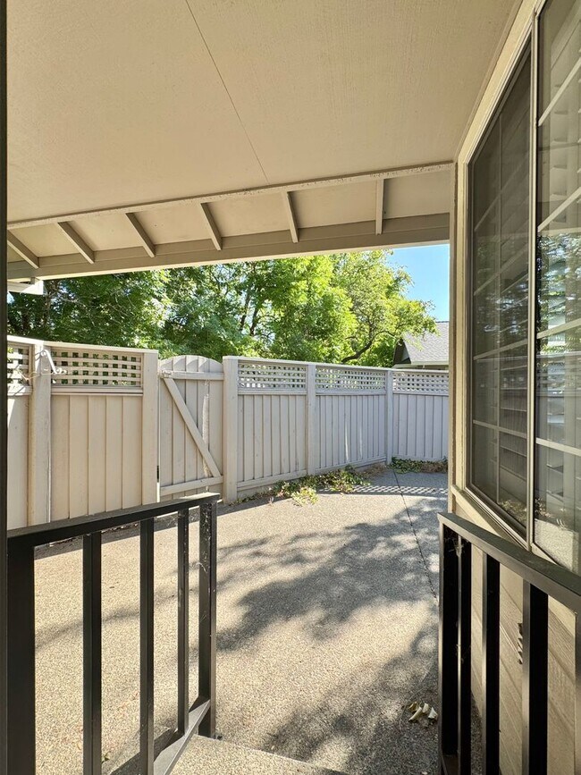 Building Photo - Napa, Gated Community Single Story 2 Bedro...