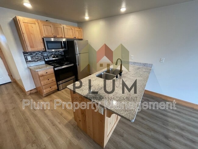 Building Photo - 1245 Waverly St