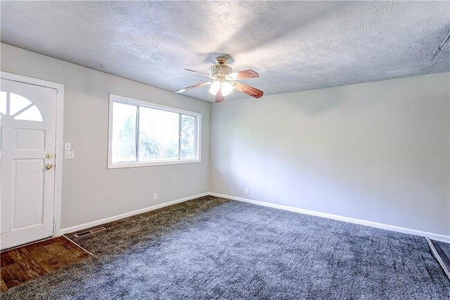 Building Photo - 5904 Heatherwood Ln