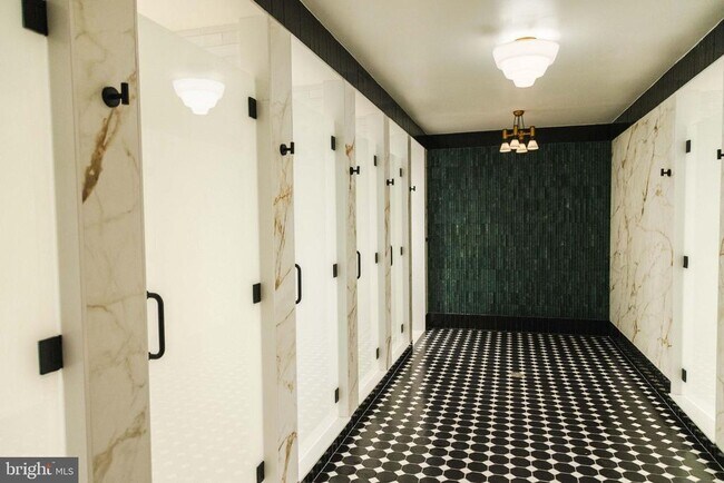 Building Photo - 200 S Broad St