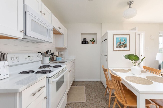 Building Photo - 217 Carol Pl