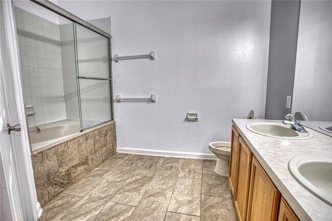 Building Photo - 1050 Vineland Pl