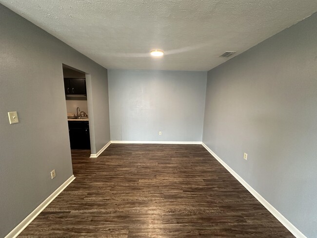 Building Photo - 1235 Buckingham Dr