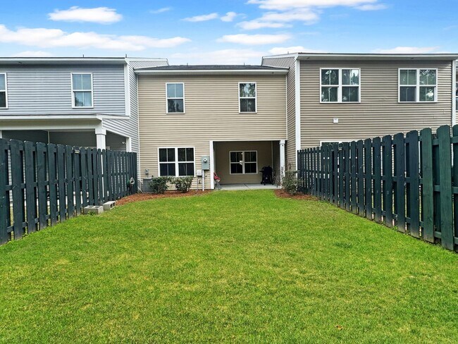 Building Photo - 1/2 off 1st and 2nd month rent - Pristine ...