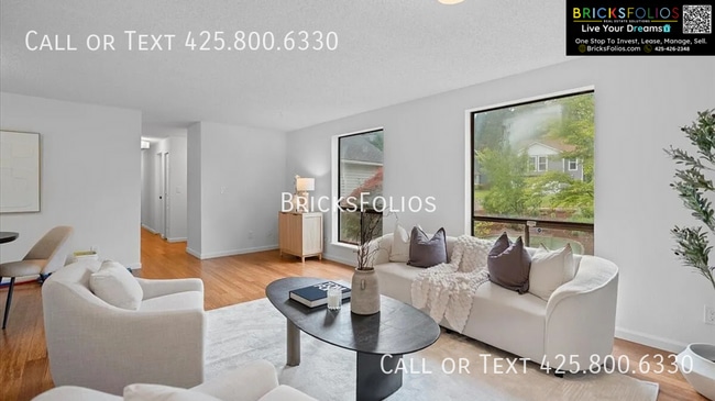 Building Photo - 1340 NW Huckle Dr