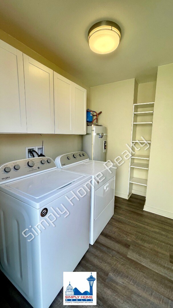Building Photo - Cute 3 bedroom 2 bath home in Tacoma!