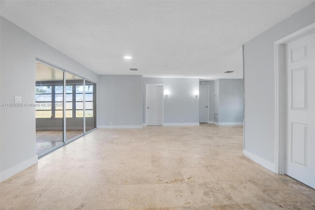 Building Photo - 1312 SE 3rd Ave