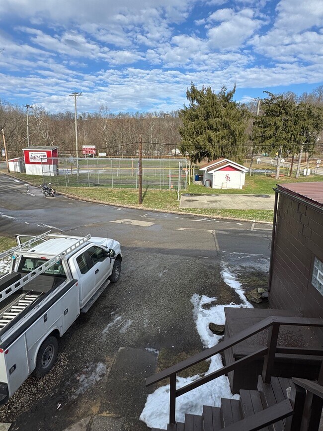 Building Photo - 702 Peer St