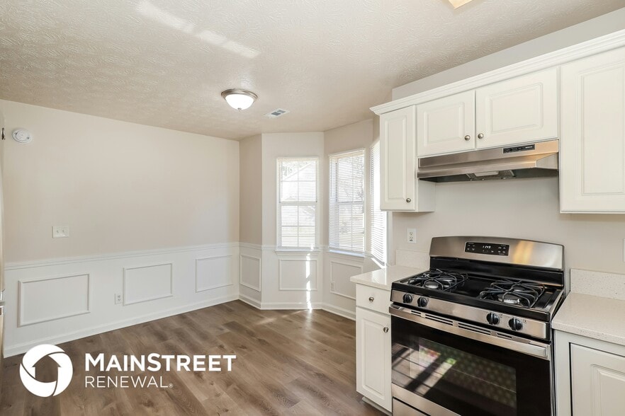 Building Photo - 145 W Village Ct