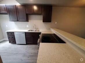 Building Photo - 2 Bed Room 2 Bath 2 Car Garage