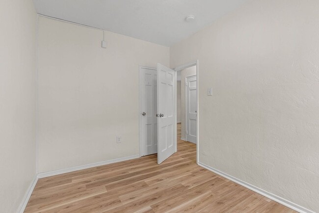 Building Photo - 734 North Terrace