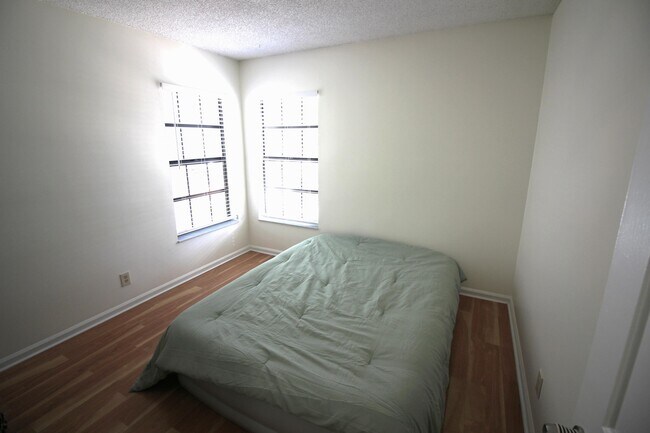 Building Photo - 2900 Olivewood Terrace