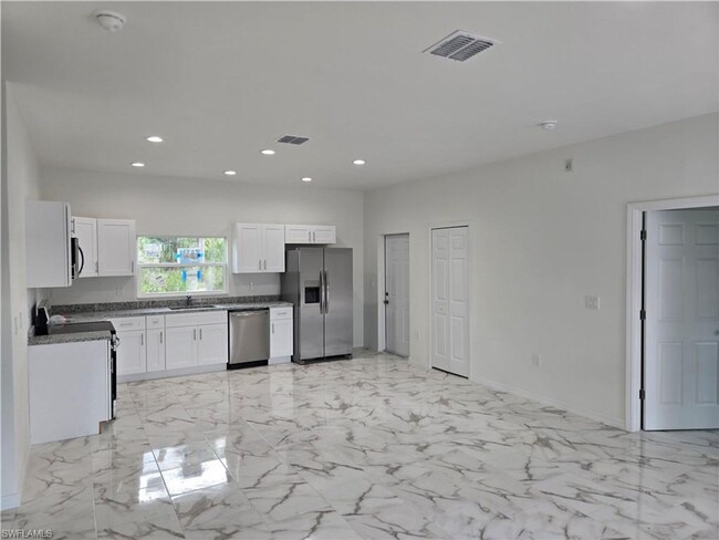 Building Photo - Brand New 3/2-MOVE IN READY-SEE IT TODAY!!